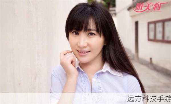 除了演技精湛,孙岚还拥有着独特的个人魅力,她的气质优雅大方,给人一种亲切而温暖的感觉,这种魅力不仅仅体现在她的表演中,也体现在她的日常生活中,观众们不仅喜爱她在剧中的角色,也对她本人充满了好感和敬意。