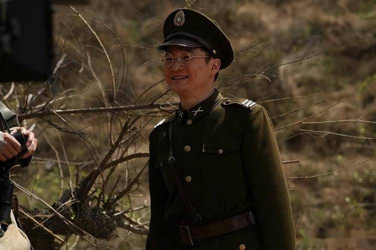 喻恩泰在《大秦帝国之纵横》中对张仪的成功扮演,不仅展现了他卓越的表演才华,也为历史剧的表演树立了新的标杆,他让我们看到了一个历史人物可以如此鲜活地呈现在观众面前,让我们对历史有了更深刻的感悟和理解,相信在未来的日子里,喻恩泰还将继续为我们带来更多精彩的表演,而张仪这个角色也将永远留在观众的心中。