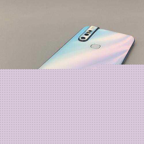 在内存方面,vivo S16提供了8GB+128GB、8GB+256GB、12GB+256GB以及12GB+512GB四种配置选择,满足不同用户的需求,手机还支持内存融合+8G技术,使得应用频繁切换更加从容,大大提升了日常交互的流畅性。