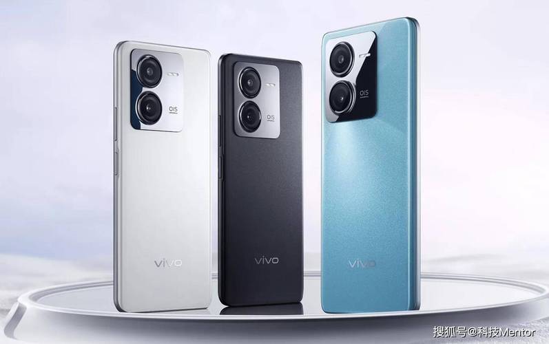 在屏幕设计上,vivo S16采用了3D微曲屏设计,60°的曲率既兼顾了屏幕显示又保证了流畅交互,配合上2.33mm的中框设计,使得整体握持既舒适又称手,屏幕还支持HDR技术和高达8000000:1的对比度,为用户带来更加震撼的视觉体验。