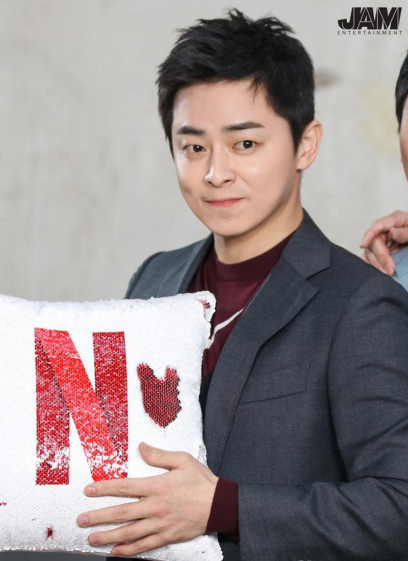 在当今的影视市场中,观众对于影视作品的质量和演员的演技要求越来越高,这对于演员来说既是一种挑战,也是一种机遇,王轶玲以其在《我就是这般女子》中的出色表现,证明了自己具备应对这种挑战的能力,她的努力和才华让我们有理由相信,在未来的演艺道路上,她将会继续绽放光彩,为我们带来更多精彩的角色和作品。