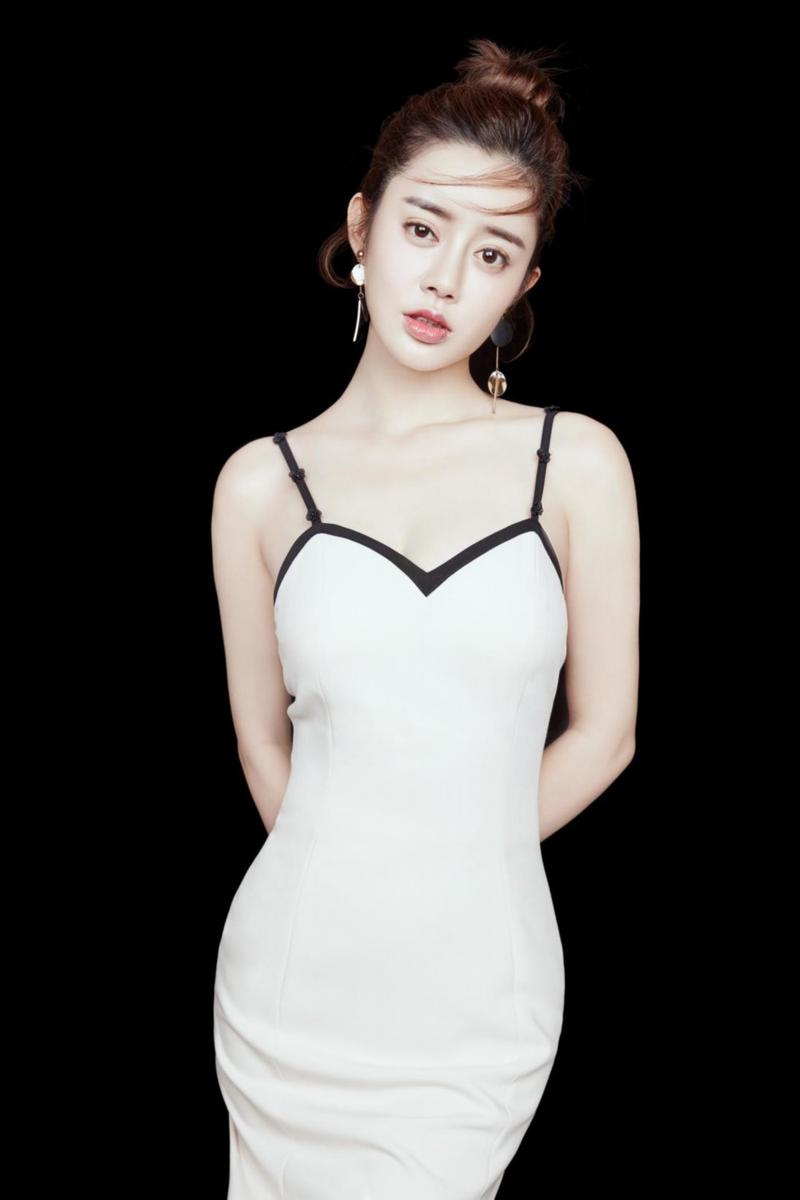 王轶玲在《我就是这般女子》中对石素月的成功演绎,让我们看到了她作为一名演员的实力和潜力,她的故事也激励着我们在追求梦想的道路上坚持不懈,勇往直前,让我们共同祝愿王轶玲在未来的演艺事业中能够一帆风顺,继续为我们带来更多精彩的表演和优秀的作品,石素月这个角色或许只是她演艺生涯中的一个小点,但正是这一个个小点汇聚成了她璀璨的演艺星空,期待她在未来能够继续闪耀,为我们带来更多的惊喜和感动。