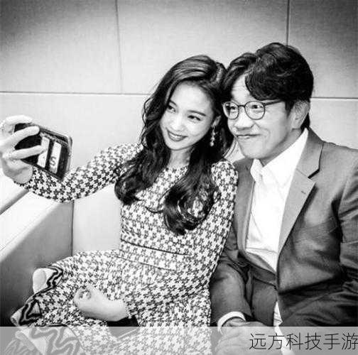 李煊(俞承豪 饰):他是这部剧的核心人物,王世子,本应过着尊贵无忧的生活,却因奸臣的陷害,目睹了父亲的死亡,自己也被迫戴上假面隐藏身份,李煊勇敢坚毅,心怀正义,为了恢复王室的尊严和权力,不惜一切代价与奸臣对抗,他在复杂的局势中不断成长,逐渐成为一个有担当的君主。