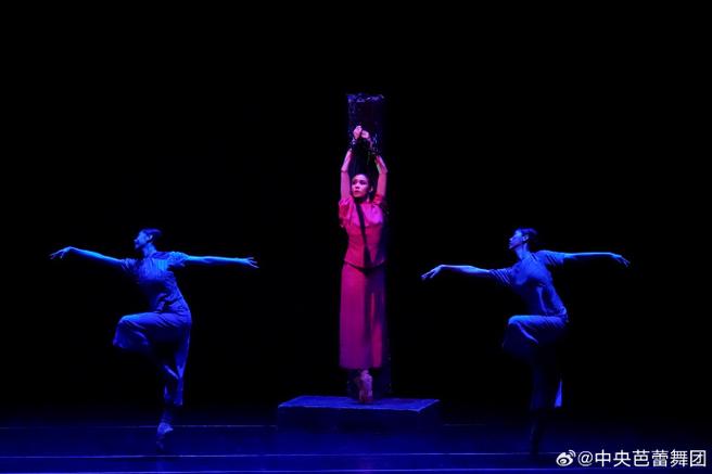 演员们的精彩表演也为这一集增色不少,他们生动地诠释了角色的性格和情感,让观众能够感同身受,麦香的扮演者将麦香的坚韧、善良和内心的情感演绎得淋漓尽致,让观众对麦香这个角色产生了深深的喜爱和同情。