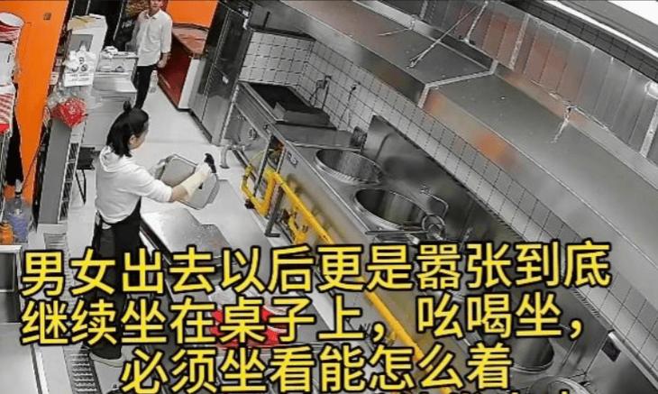 在这一集的结尾,女主人公端着一盘香喷喷的土豆菜肴,坐在餐桌前,眼神中透露出一种坚定和从容,此时的土豆不再仅仅是食物,而是她成长的见证,是她对生活新的理解和感悟。