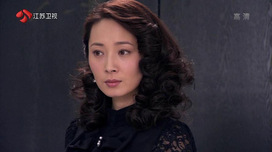《女人的颜色第 2 集》通过土豆这个小小的元素,展现了女人在生活中所经历的喜怒哀乐,以及她们如何在困境中寻找自我、成长和蜕变,它让我们明白,生活中的每一个平凡事物都可能蕴含着深刻的意义和价值,就像那些看似普通的土豆,在合适的人手中,也能变成美味的佳肴,给人带来温暖和满足,让我们一起跟随女主人公的脚步,在生活的土豆中探寻属于我们自己的颜色和味道,书写属于我们自己的精彩故事。