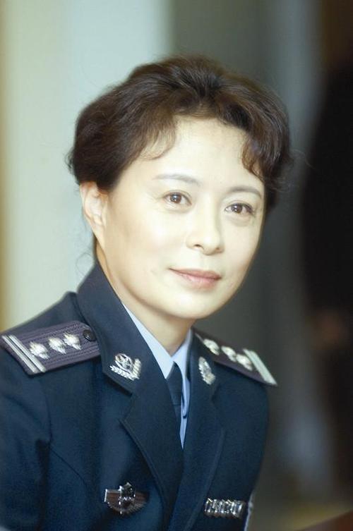 从刘佳的身上,我们可以看到一个优秀演员所应具备的品质,她不仅有出色的演技,更有对角色的深刻理解和对表演事业的无限热情,她用自己的行动诠释着什么是真正的演员,什么是对艺术的追求。