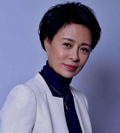 在未来的演艺生涯中,我们相信刘佳会继续带给我们更多精彩的表演,她将不断挑战自我,尝试不同类型的角色,展现出更加多样化的演技,我们期待着她在未来的作品中能够继续发光发热,为观众带来更多的惊喜和感动。