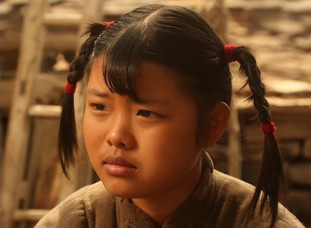 回顾王莎莎的演艺生涯,我们可以看到她一路走来的坚持和努力,从童星出道到如今的成熟演员,她经历了无数的挑战和机遇,每一次的表演都是她成长的见证,每一个角色都是她演艺道路上的里程碑,而许小凤这个角色无疑是她演艺生涯中的又一个重要突破,她用自己的实力和魅力再次征服了观众。