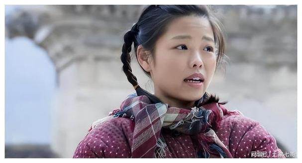 王莎莎在《情满九道弯》中对许小凤的成功扮演,让我们看到了她的卓越演技和无限潜力,她用自己的表演为我们讲述了一个关于九道弯的故事,一个充满情感与温度的故事,让我们一起为她的精彩表演喝彩,期待她在未来的演艺生涯中继续绽放光芒,为我们带来更多的惊喜和感动。