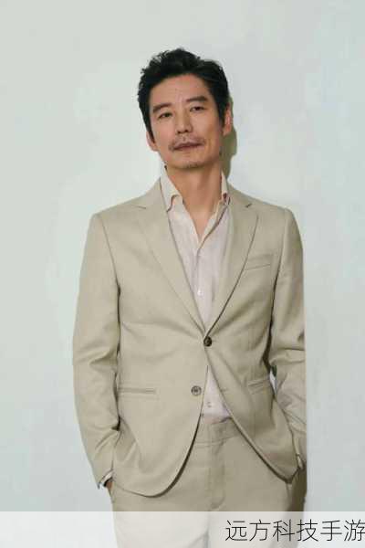 杨皓宇的演艺生涯并非一帆风顺,他在演艺道路上经历了许多的挑战和困难,但他始终保持着对表演的热爱和执着,正是这种坚持和努力,让他逐渐在演艺圈崭露头角。