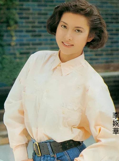 李婉华(刘蓓饰):李婉华是一位温柔、知性的女性,她经历过感情的波折,内心渴望一份真挚的感情和一个温暖的家,与尤曙光相识后,两人逐渐产生了深厚的感情。