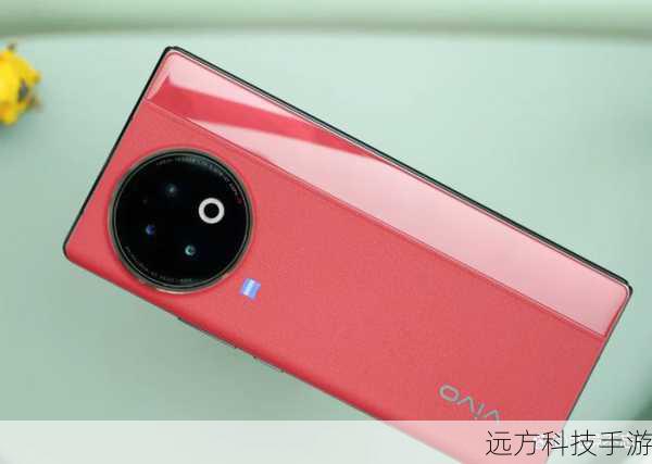 vivo X Fold2在外观设计上采用了极致的折叠设计,机身尺寸为161.29mm(长)×143.43mm(宽,展开后)×5.95mm(厚,展开后),折叠状态下宽度缩减至73.42mm,厚度略有增加,但整体依然保持了轻薄便携的特点,手机提供了弦影黑、天青蓝、华夏红三种配色,每一种都彰显出独特的韵味和高级感,金属中框(铝合金)与素皮后壳的结合,不仅提升了手感,还增强了手机的耐用性。