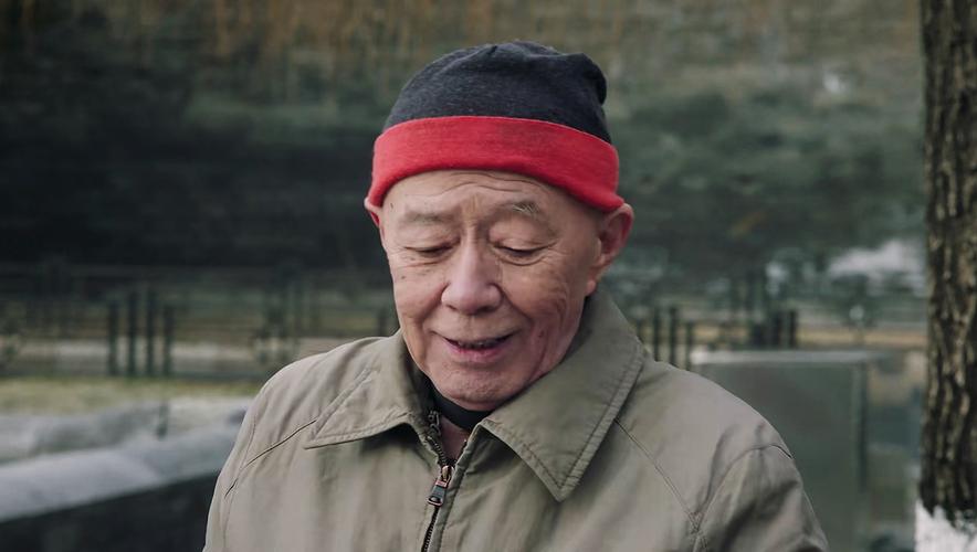 小萝卜(张绍荣饰):一个颇具特色的角色,他的言行常常给人带来欢笑。