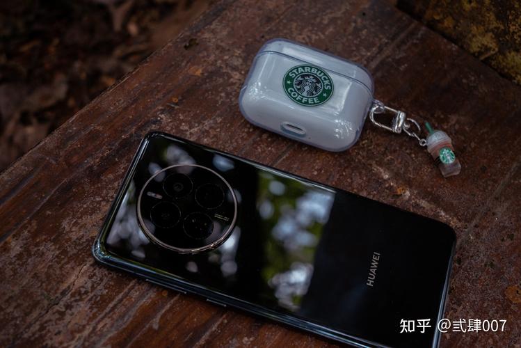 华为Mate50在摄像方面同样表现出色,它配备了超级光圈XMAGE摄像头,支持智能可变光圈、超级夜景、超级微距等多种拍摄模式,后置摄像头采用了5000万像素超光变镜头+1300万像素超广角镜头+1200万像素潜望式长焦镜头的三摄组合,支持多种变焦和拍摄能力,超光变XMAGE影像系统是Mate50的一大亮点,它采用了F1.4超大物理光圈和十档可调物理光圈技术,能够在不同光照条件下拍摄出清晰、亮丽的照片,无论是日常拍摄还是专业摄影,Mate50都能够满足用户的需求。