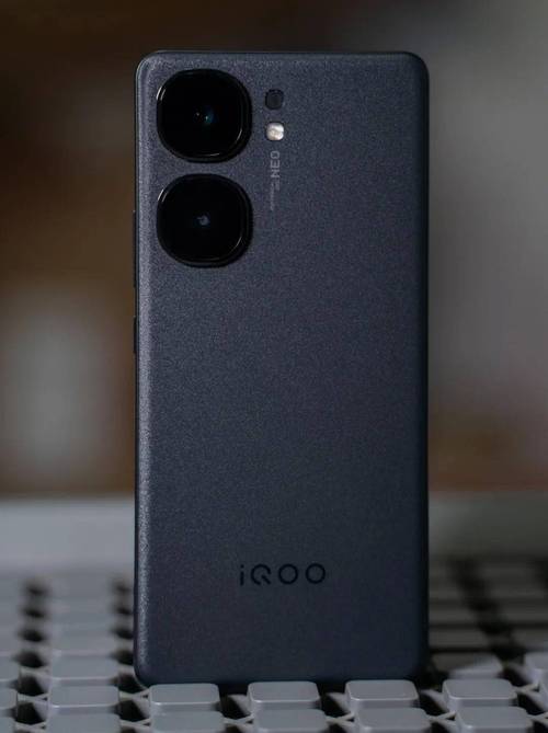 图2: (iQOO Neo9背部设计图,展示独特纹理或色彩)