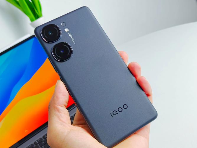 通过以上一系列图片的展示与分析,我们不难发现,iQOO Neo9系列手机不仅在外观设计上追求极致美学,更在性能、影像、续航等多个方面实现了全面升级,它不仅是一款性能强悍的智能手机,更是一件能够彰显个性与品味的时尚单品,在这个快速变化的时代,iQOO Neo9系列正以它独特的魅力,引领着科技潮流的新方向,让我们共同期待它带来的更多惊喜与可能。