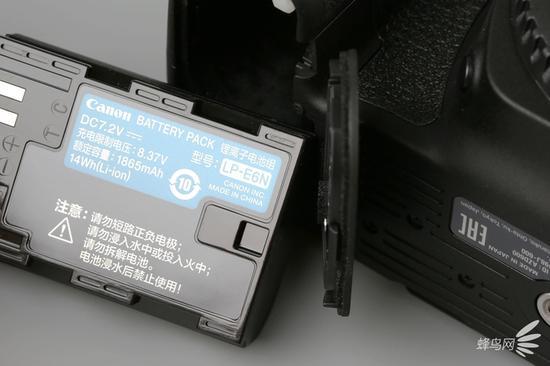 佳能IP1180在功能设计上注重实用性和易用性,它支持USB接口连接,方便用户与电脑或其他设备进行数据传输,其控制面板仅有两个按键——电源开关和打印取消按键,操作起来非常简单直观,佳能IP1180还支持无边距打印功能,能够打印出更加美观的照片和文档,不过,需要注意的是,佳能IP1180并不支持网络打印功能,这在一定程度上限制了其使用的便捷性。