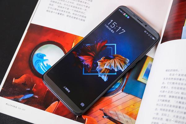 答: 360 N6 Pro支持全网通网络制式,包括移动TD-LTE、联通TD-LTE/FDD-LTE、电信TD-LTE/FDD-LTE等4G网络,以及移动3G(TD-SCDMA)、联通3G(WCDMA)、电信3G(CDMA2000)等3G网络,它还支持联通2G/移动2G(GSM)和电信2G(CDMA)网络,确保用户在不同地区都能享受到稳定的网络连接。
