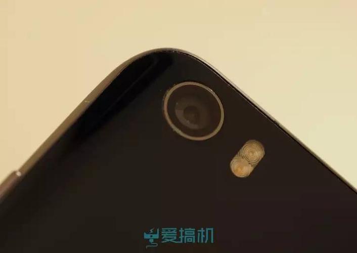 小米5在拍照方面同样表现出色,其后置摄像头采用了索尼IMX298传感器,像素高达1600万,支持四轴光学防抖技术,能够有效减少拍照时的抖动,提升照片质量,小米5还配备了多种拍照模式和滤镜,让用户能够轻松拍出专业级的照片,前置摄像头虽然只有400万像素,但得益于小米的算法优化,自拍效果同样令人满意。