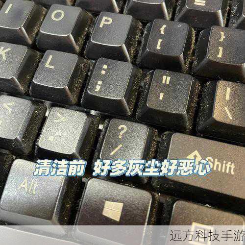 2、翻转键盘,轻轻拍打背面,帮助排出卡在键盘缝隙中的杂物。