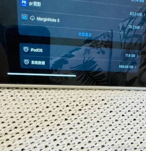 提到iPad2,不得不提的就是它搭载的iOS系统,尽管系统版本已不再是最新,但iOS以其稳定性和易用性著称,即便是老旧的硬件也能得到很好的支持,iPad2上的iOS系统,无论是滑动屏幕、打开应用还是进行多任务处理,都能保持流畅无卡顿,为用户带来极佳的操作体验,iOS丰富的应用生态也为iPad2增添了无限可能,无论是学习、办公还是娱乐,都能找到适合自己的应用。