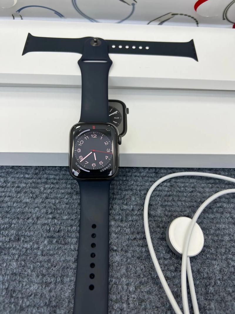 Apple Watch Sport 42mm支持多种运动模式,包括但不限于跑步、步行、骑行、游泳、瑜伽、椭圆机、划船机等,每种运动模式都会根据你的运动状态提供相应的数据监测和反馈,如心率变化、运动时长、卡路里消耗等,帮助你更好地了解自己的运动效果,它还支持户外徒步和室内跑步等特定场景下的运动监测,让你的运动体验更加丰富多彩。