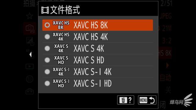 索尼PXW-X280支持多种编码格式,包括XAVC Intra、XAVC长GOP格式以及传统的MPEG HD 422 50 Mbps、MPEG HD 420 35 Mbps、MPEG IMX和DVCAM格式,这种多格式录制的设计让用户在拍摄时可以根据实际需求选择合适的编码格式,提高了拍摄的灵活性和效率。