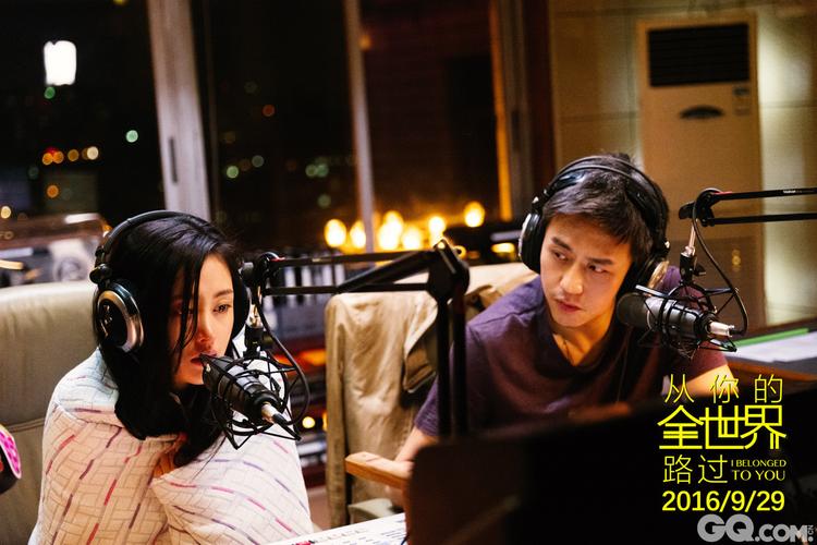 《撩了我别想跑》的导演是张一白,他是一位中国内地的导演、编剧、制片人,曾执导过多部知名电影和电视剧,如《将爱情进行到底》《匆匆那年》《从你的全世界路过》等,他的作品风格多样,擅长以细腻的情感描写和独特的视觉表现手法打动观众,在《撩了我别想跑》中,张一白延续了他一贯的风格,通过温暖感人的故事和精美的画面,展现了爱情的美好和力量。