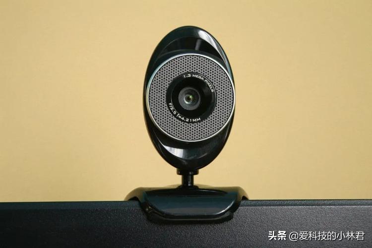 拍照功能方面,联想A308T配备了一颗200万像素的后置摄像头,虽然能够满足基本的拍照需求,但在画质和拍摄功能上显然无法与现代智能手机相提并论。