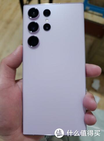 在拍照方面,三星i9070同样表现出色,它配备了一颗高像素的摄像头,支持自动对焦、连拍、全景拍摄等多种模式,让你轻松捕捉生活中的每一个精彩瞬间,无论是风景、人像还是微距拍摄,都能呈现出细腻的画面和丰富的色彩层次,它还支持高清视频录制功能,让你随时随地记录生活中的点滴故事。