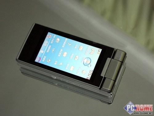 回答: 夏普SH7118C的旋转屏设计在实际使用中带来了诸多优势,它提升了视觉享受,用户可以根据需要自由旋转屏幕,找到最舒适的观看角度,旋转屏设计使得操作界面更加灵活多变,用户可以通过旋转屏幕来轻松完成各种操作,如拍照、浏览网页等,旋转屏还增加了手机的可玩性,让用户在使用过程中能够享受到更多的乐趣。