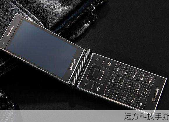 三星W589采用了翻盖设计,机身线条流畅,黑色与金色的搭配不仅彰显出沉稳的气质,更透露出一种低调的奢华感,金属拉丝与镜面材质的巧妙结合,配合背面柔式涂层,使得这款手机在视觉上极具冲击力,无论是商务场合还是日常使用,都能展现出非凡的品位。