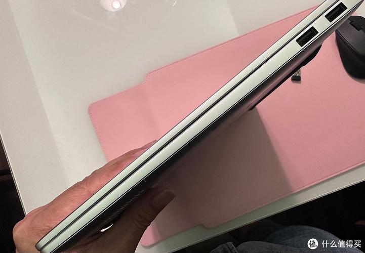 在接口方面,华为MateBook 14 2023提供了丰富的接口选项,包括USB-C、USB3.2以及HDMI等接口,满足你连接各种外设的需求,它还支持Wi-Fi 6和蓝牙5.1模块,确保你能够享受到快速稳定的网络连接和无线传输体验。