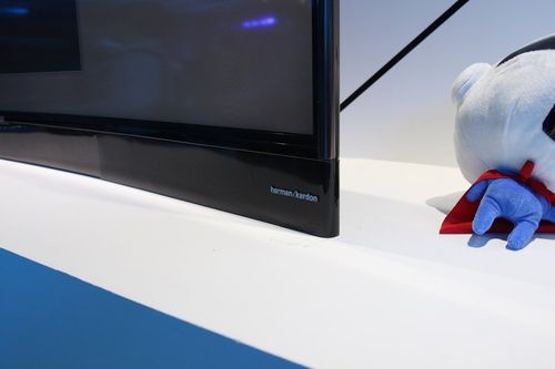 答:想要获取TCL H8800S系列电视的更多精美图片,可以通过以下几种方式:一是访问TCL官方网站或电商平台的产品页面,这些页面通常会提供多张高清图片供消费者浏览;二是关注TCL的官方社交媒体账号,如微博、微信公众号等,这些平台会不定期发布关于TCL H8800S系列电视的最新资讯和美图;三是加入相关的电视论坛或社区,与其他用户分享和交流图片资源。
