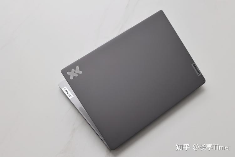 联想小新Pro 14凭借其出色的性能和便携性,赢得了众多消费者的喜爱,这款笔记本采用了英特尔最新一代酷睿H系列处理器,配备13.3英寸2.5K高分辨率屏幕,显示效果细腻流畅,电池续航时间长,体积轻薄便于携带,最高可选配1TB固态硬盘,存储空间充裕,它还具备出色的散热性能,即使在长时间使用时也能保持机身温度适中。