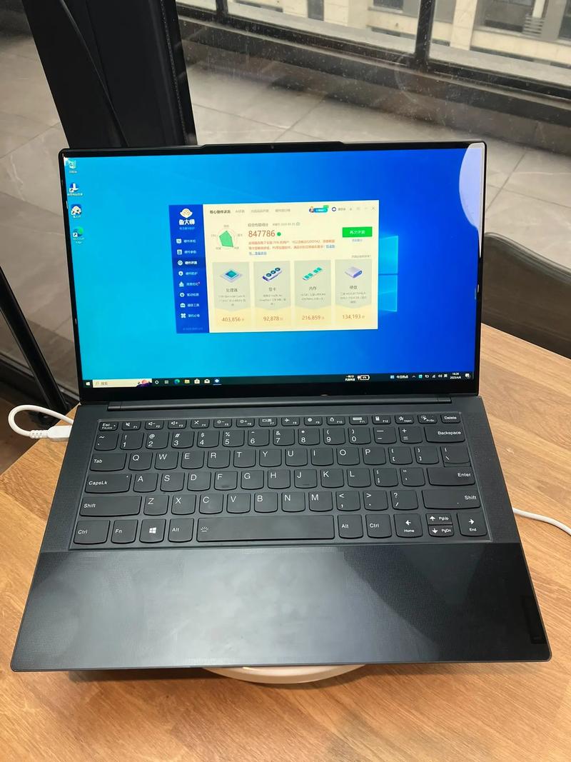 答:在5000元预算内,联想YOGA Pro 14s和联想小新Pro 14都是非常适合学生使用的笔记本,联想YOGA Pro 14s以其出色的屏幕素质和均衡的性能配置,能够满足学生日常学习、娱乐和轻度游戏的需求,而联想小新Pro 14则以其轻薄便携的机身设计和出色的续航能力,让学生在携带和使用时更加便捷,两款笔记本都具备较高的性价比,学生可以根据自己的具体需求进行选择。