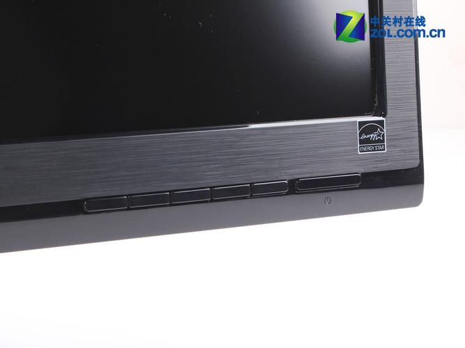 除了不闪式3D技术,LG还在这款显示器上搭载了高品质的LED背光系统,LED背光不仅提供了更加均匀、明亮的光线分布,还使得色彩表现更加鲜艳、饱满,无论是细腻的图像细节还是丰富的色彩层次,都能得到完美呈现,更重要的是,LED背光技术相比传统背光方式,在节能方面有着显著优势,长期使用下来,不仅能为你的电费账单减负,更是对地球环境的一份贡献。