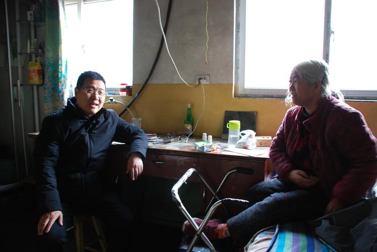 在调查过程中,两人遭遇了重重困难,他们不仅要面对“屠夫”犯罪团伙的追杀,还要面对来自警方内部的压力,他们并没有放弃,他们凭借着自己的智慧和勇气,一步步逼近真相。