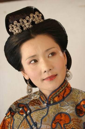 何赛飞在《刀客家族的女人》中饰演的角色叫什么呢？她在该剧中的表现如何？