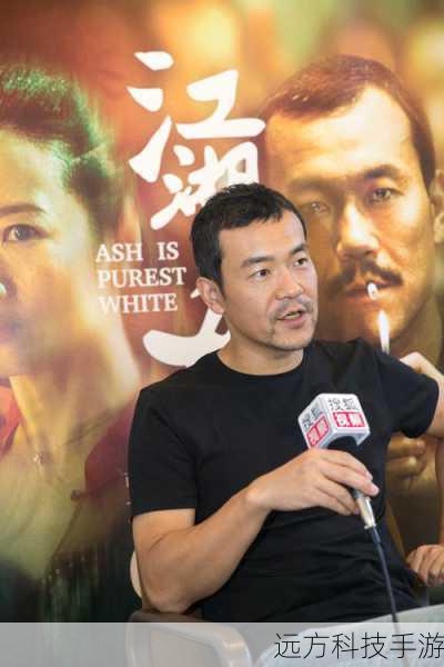 廖凡是中国内地的一位优秀演员,他的演技深受观众和业内人士的认可,在《淘金》中,他通过自己的表演,将武建超这个角色的复杂性和多面性展现得非常到位,他的表演既有武建超的霸气和果断,也有他的柔情和脆弱,让观众们看到了一个有血有肉的人物形象。
