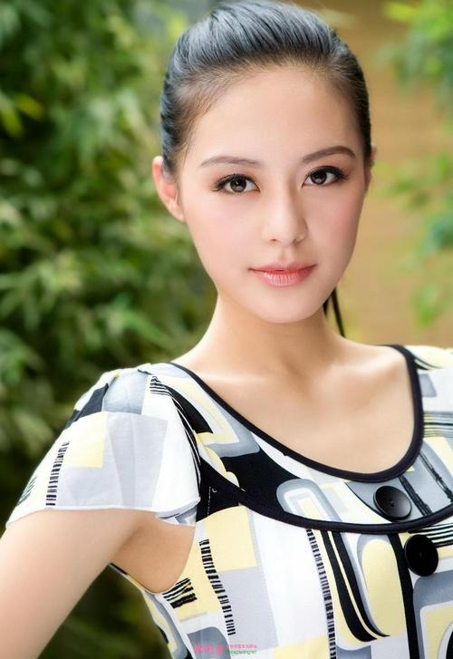 在接受采访时,王力可表示,她希望能够继续挑战不同类型的角色,展现自己的演技和魅力。“我觉得演员就是要不断地突破自己,尝试不同的风格和题材,才能给观众带来新鲜感和惊喜。”王力可说,“我希望能够成为一个多面手,能够驾驭各种不同的角色。”