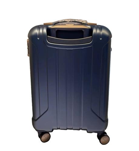 Q:美旅和爱华仕拉杆箱的容量哪个更大?