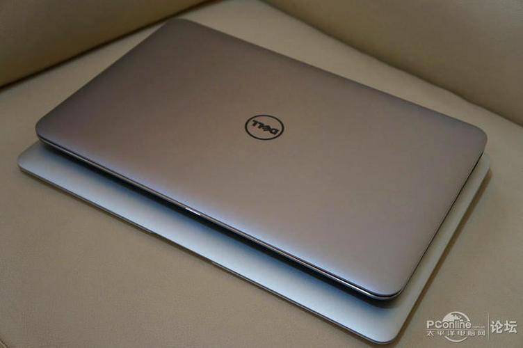 戴尔XPS 13(XPS13D-138)采用了经典的银色铝镁合金外壳,不仅赋予了整机优雅的气质,还大大提升了耐用性和抗刮擦能力,机身厚度仅为18mm,重量轻至1.36Kg,无论是日常通勤还是商务出行,都能轻松携带,无负担,其边框设计极窄,使得13.3英寸的屏幕在视觉上更加震撼,为用户带来沉浸式的观看体验。