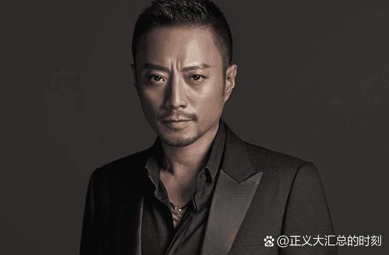 在网络电影领域,有一位备受瞩目的演员,他以其出色的演技和独特的表演风格赢得了众多观众的喜爱,他就是白狐大帝胥力文,胥力文在网络电影中塑造了众多令人印象深刻的角色,他的表演风格多变,能够轻松驾驭各种类型的角色,最近有网友爆料称,胥力文曾在多部网络大电影中扮演过同一个角色,这一消息引起了广泛关注,胥力文到底扮演了谁呢?让我们一起来揭开这个谜底。