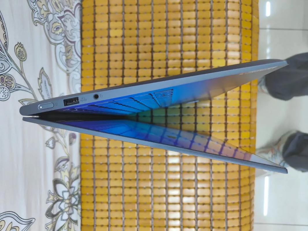 联想Ideapad Yoga13自上市以来就受到了广大用户的喜爱和好评,用户们纷纷表示,Yoga13的翻转设计非常实用,可以根据需要自由切换使用模式,大大提高了使用的灵活性和便捷性,Yoga13的轻薄机身也赢得了用户们的青睐,无论是出差旅行还是日常携带都非常方便,Yoga13的续航能力和散热性能也得到了用户们的一致好评。