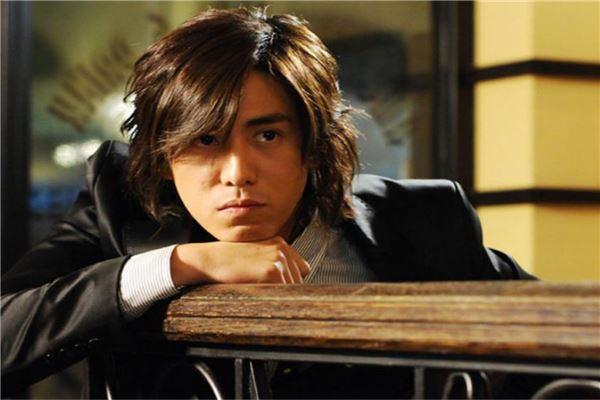 除了《夏至未至》,黄晋琨还参演了电视剧《流星花园》《斗鱼》等作品。