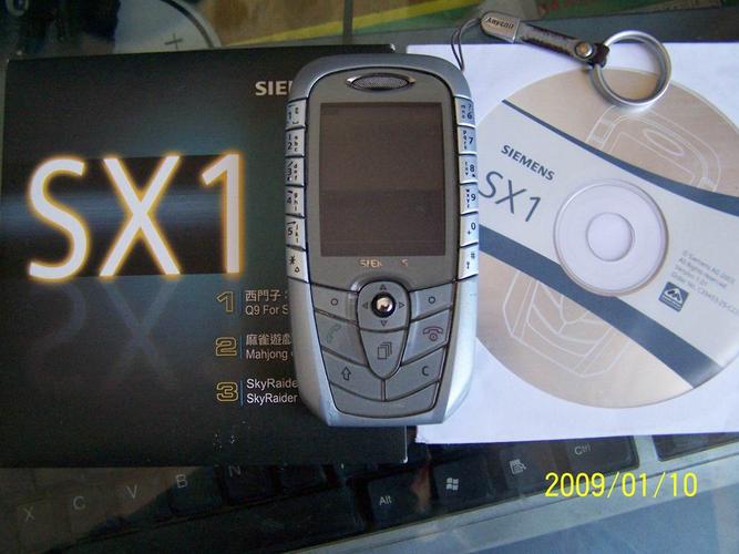 在功能方面,两款手机各有特色,西门子SX1内置了多种实用工具和智能短信息功能,非常适合商务人士使用;而荣耀X50则更加注重拍照和娱乐体验,为用户提供了更为丰富的拍照模式和功能。