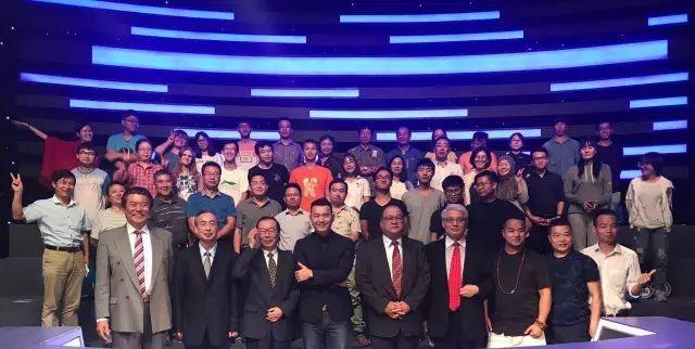 答:如果您想参与到“一虎一席谈”的讨论中,可以通过以下几种方式: