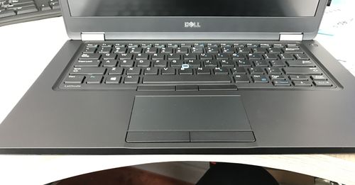 戴尔Latitude E5510(i3-380)采用了一块15.6英寸的LED背光显示屏,分辨率为1366×768,虽然分辨率不算特别高,但足以满足日常办公和网页浏览的需求,它还配备了Intel GMA HD集成显卡,虽然性能有限,但足以应对一些基本的图形处理任务,它还内置了摄像头、麦克风和立体声扬声器,方便用户进行视频会议和语音通话。